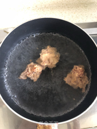 金针菇滑肉汤的做法步骤：2