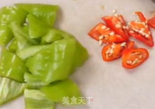 萝卜炒五花肉的做法步骤：3