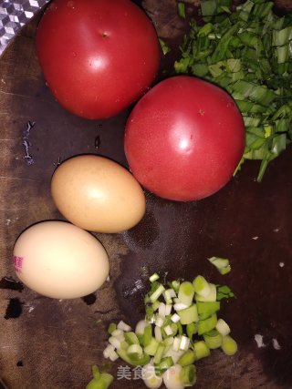 银鱼西红柿鸡蛋羹的做法步骤：1