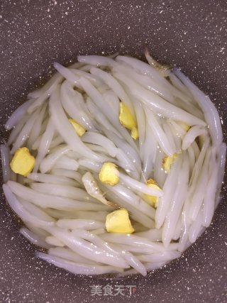 银鱼西红柿鸡蛋羹的做法步骤：3