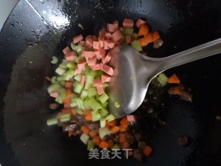 芹菜牛肉炒米饭的做法步骤：5