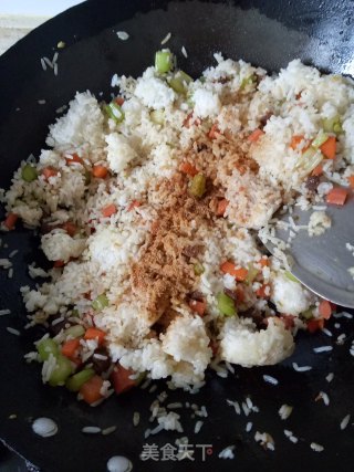 芹菜牛肉炒米饭的做法步骤：7