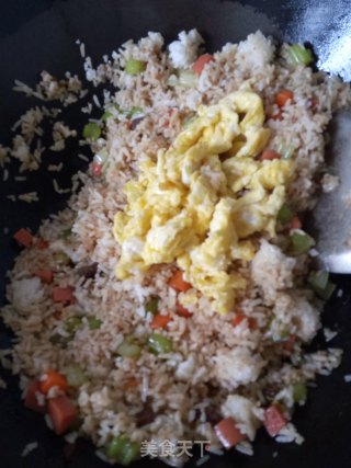 芹菜牛肉炒米饭的做法步骤：8