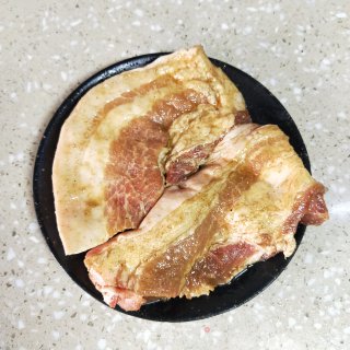 蒜香烤五花肉的做法步骤：2
