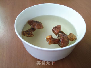 鸭腿煲莲藕的做法步骤：1