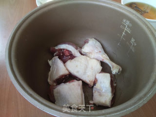 鸭腿煲莲藕的做法步骤：5