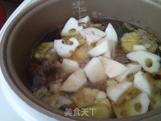 鸭腿煲莲藕的做法步骤：8
