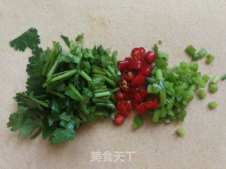 红菇鸡汤车仔面的做法步骤：1