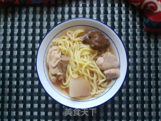 红菇鸡汤车仔面的做法步骤：7