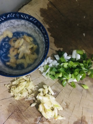 鸭血白菜浓汤的做法步骤：2