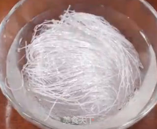 白菜粉丝烧带鱼的做法步骤：2