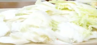 鲜虾豆腐炖白菜的做法步骤：1
