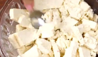 豆腐肉丸子的做法步骤：2
