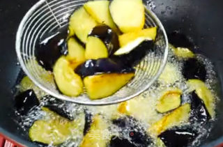 肉丸烧茄子的做法步骤：7
