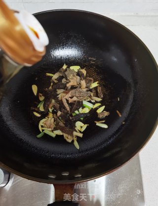 蒜香羊肚菌的做法步骤：8