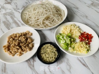 火麻仁肉末红薯粉的做法步骤：1