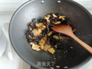 木耳炒皮肚的做法步骤：7