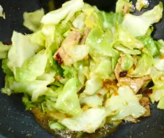 包菜炒肉片的做法步骤：6