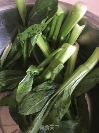 宁夏菜心炒烧肉的做法步骤：1