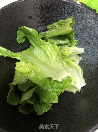 荷包蛋生菜拉面的做法步骤：2
