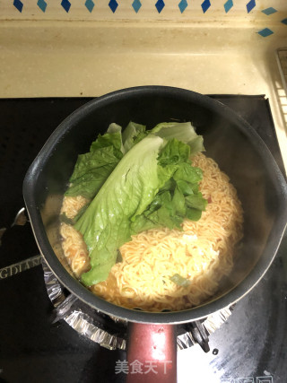 荷包蛋生菜拉面的做法步骤：5