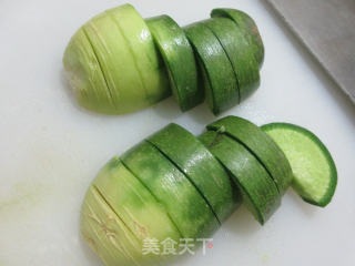 青萝卜鸡腿汤的做法步骤：3
