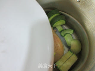 青萝卜鸡腿汤的做法步骤：4