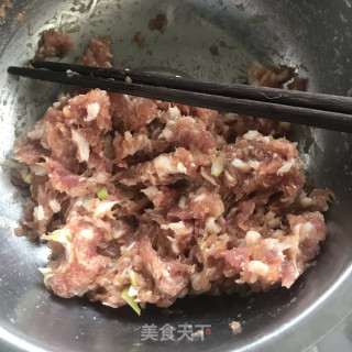 口蘑酿肉的做法步骤：2