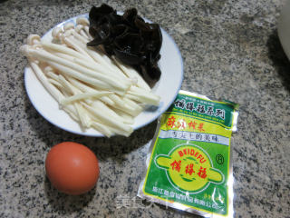 榨蛋菌菇汤的做法步骤：1