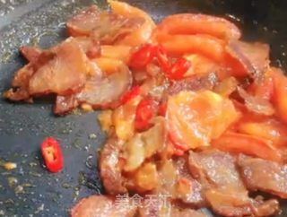番茄炒腊肉的做法步骤：4