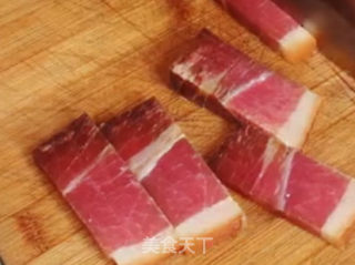 莲藕排骨火腿汤的做法步骤：2