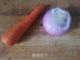 香甜胡萝卜丝炒洋葱的做法步骤：1