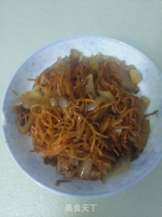 香甜胡萝卜丝炒洋葱的做法步骤：9