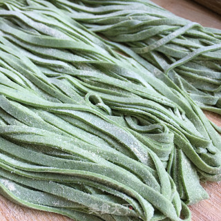 干拌酸蒜香菠菜面的做法步骤：8