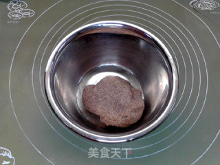 酱腿芝士黑全麦格子华夫饼的做法步骤：3