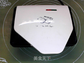 酱腿芝士黑全麦格子华夫饼的做法步骤：14