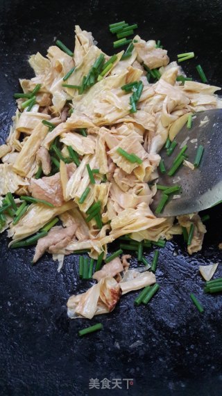 腐竹炒猪肉的做法步骤：11