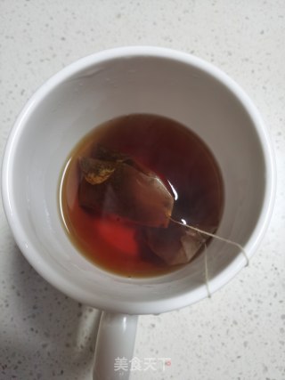 秋天的第一杯奶茶的做法步骤：1