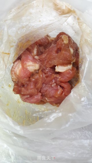 狗儿豆炒肉的做法步骤：3