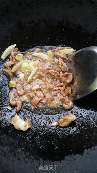 狗儿豆炒肉的做法步骤：6