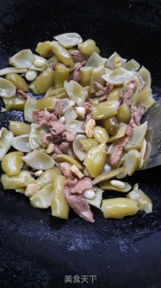 狗儿豆炒肉的做法步骤：7