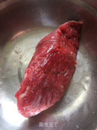 窝蛋牛肉汤的做法步骤：1