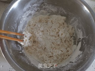 葱花饼的做法步骤：1