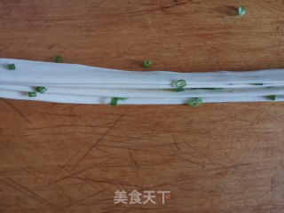 葱花饼的做法步骤：11