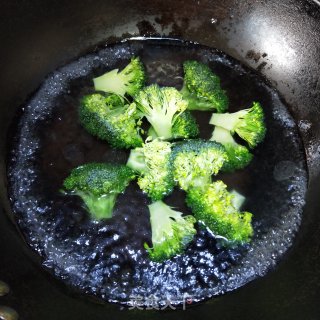 芸豆烩西兰花的做法步骤：9