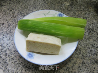 虾糕炒莴笋的做法步骤：1