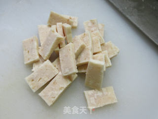 虾糕炒莴笋的做法步骤：3