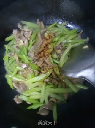 芹菜炒鸡胗的做法步骤：4
