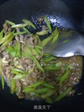 芹菜炒鸡胗的做法步骤：5