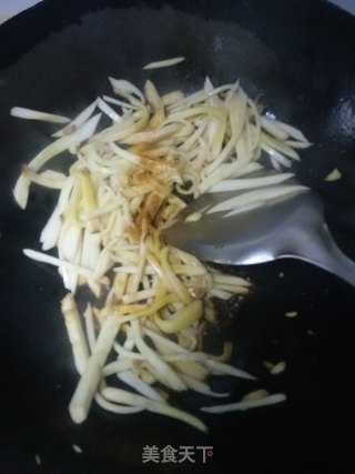 杏鲍菇炒鸡蛋的做法步骤：5